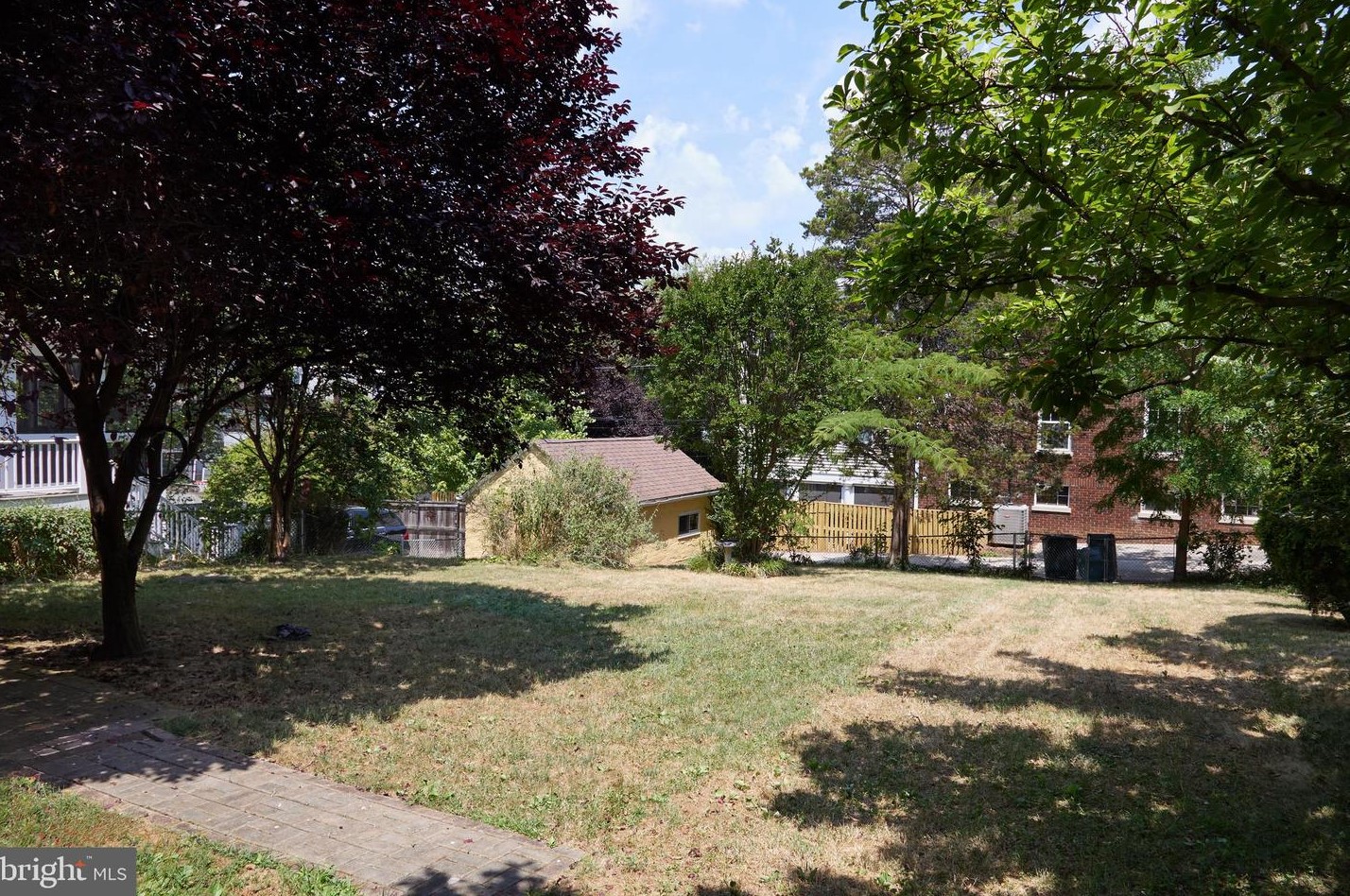 3821 Fulton St, Washington DC 20007-1382 exterior