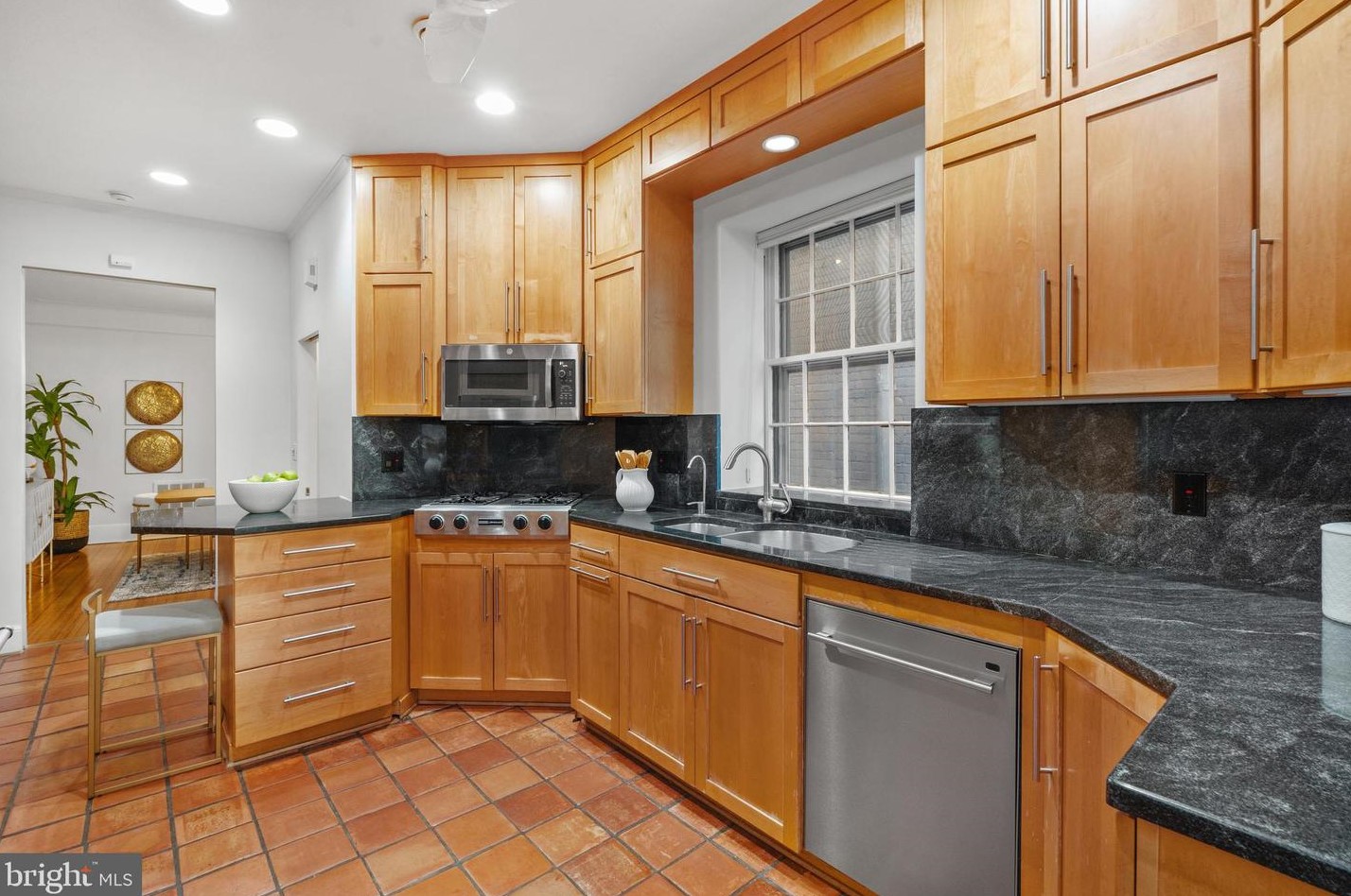 1973 Biltmore St, Washington DC 20009-1903 exterior