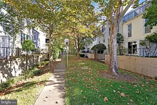 42 G St SW, Washington, DC 20024 - Photo 39