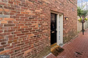 19 Snows Ct NW, Washington, DC 20037 - Photo 15