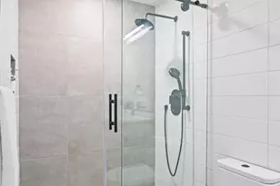 733 8th St SE, Washington, DC 20003 - Photo 11