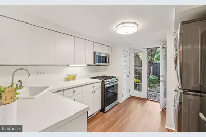 1239 30th Street NW, Washington, DC 20007 - Photo 5