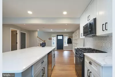 2425 Skyland Place SE, Washington, DC 20020 - Photo 9