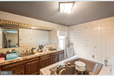 351 11th Street SE, Washington, DC 20003 - Photo 17