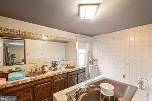 351 11th St SE, Washington, DC 20003 - Photo 17