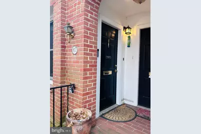 817 E St SE #1, Washington, DC 20003 - Photo 3