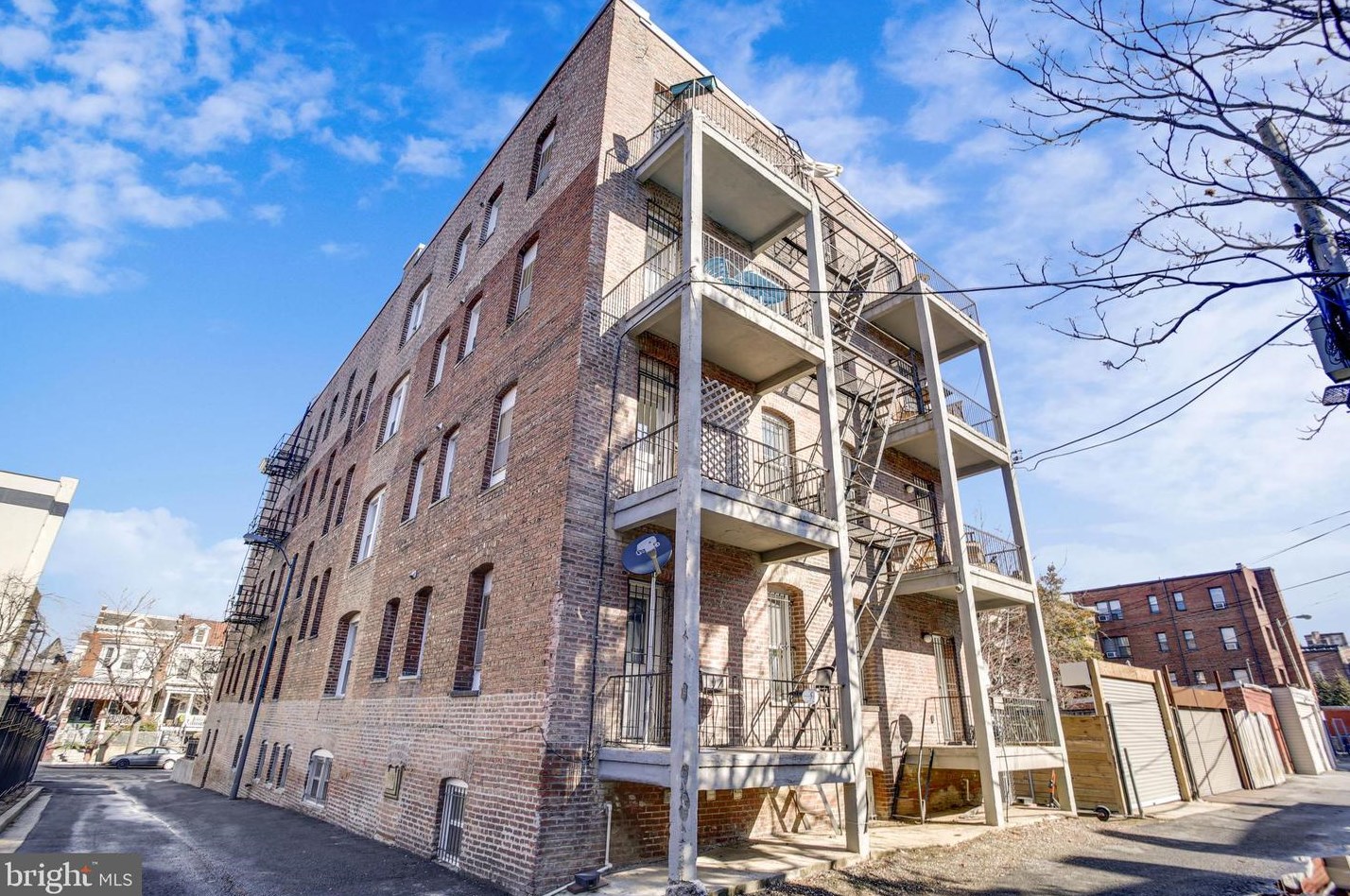 1340 Fairmont St, Washington DC  20009-6965 exterior