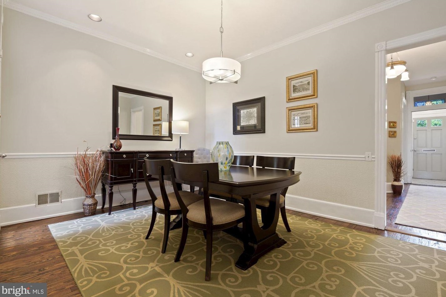 212 E St, Washington DC  20002-4923 exterior