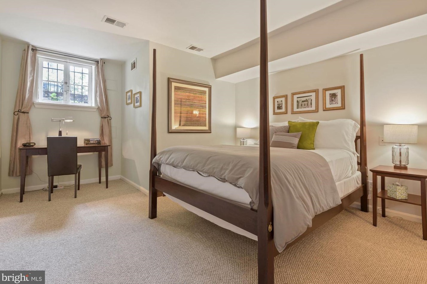 212 E St, Washington DC  20002-4923 exterior