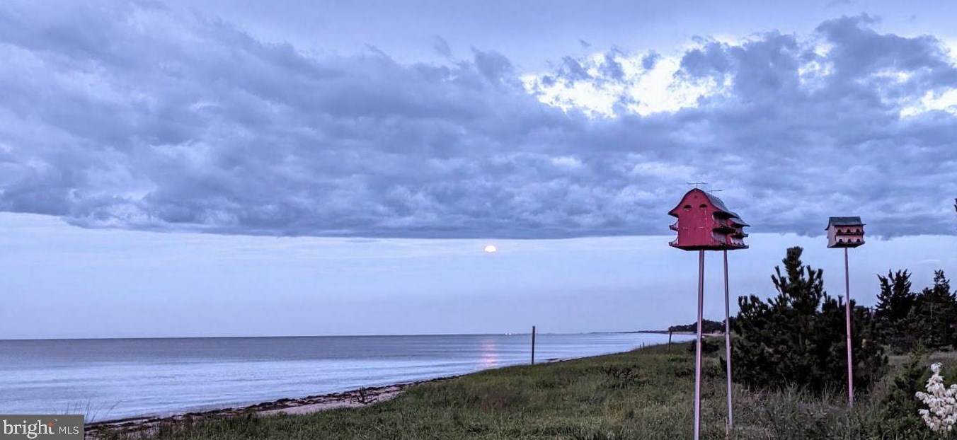399 Bay Ave, Slaughter Beach DE  19963-4910 exterior