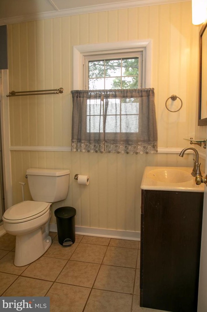 136 Oak Ln Dr, Laurel DE  19956-1461 exterior