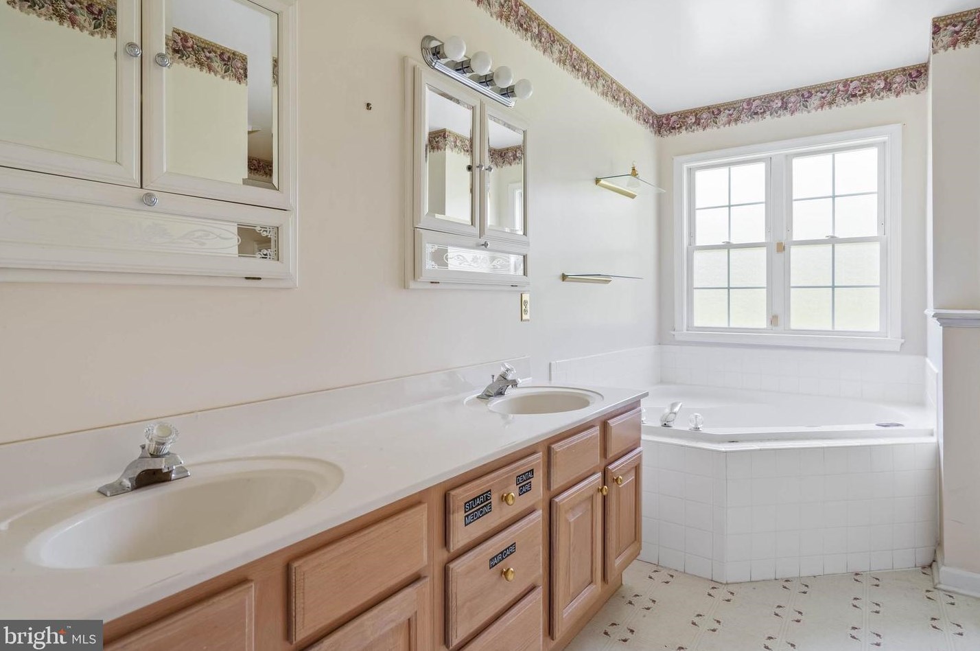 27 Autumnwood Way, Lewes DE  19958-9459 exterior