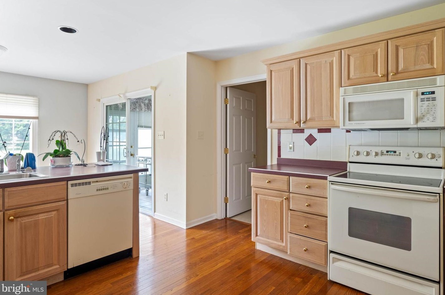 27 Autumnwood Way, Lewes DE  19958-9459 exterior