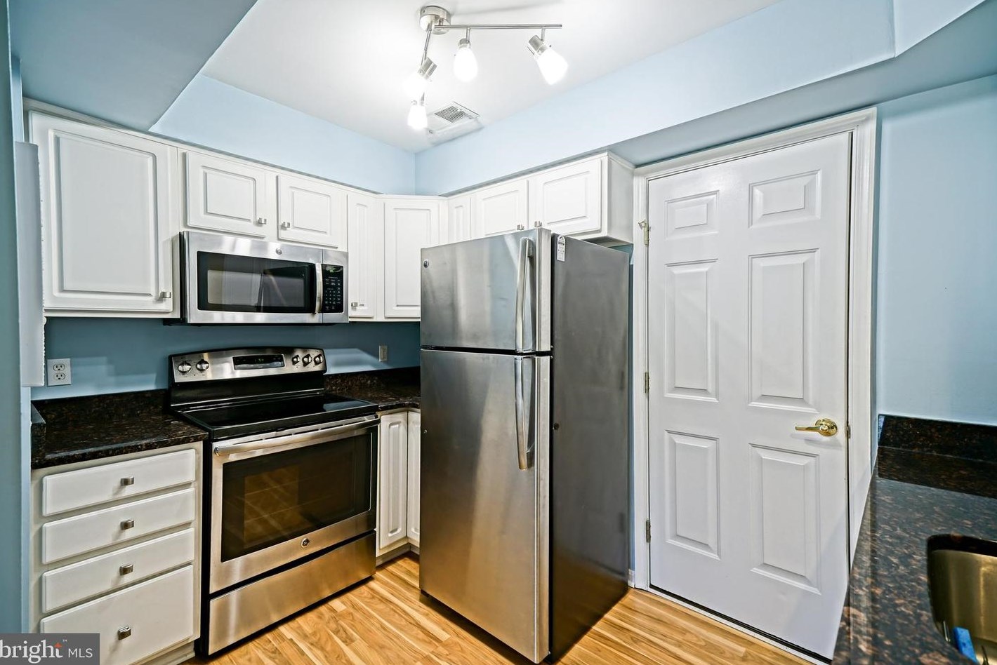 238 Lakeside Dr, Lewes DE 19958-8984 exterior