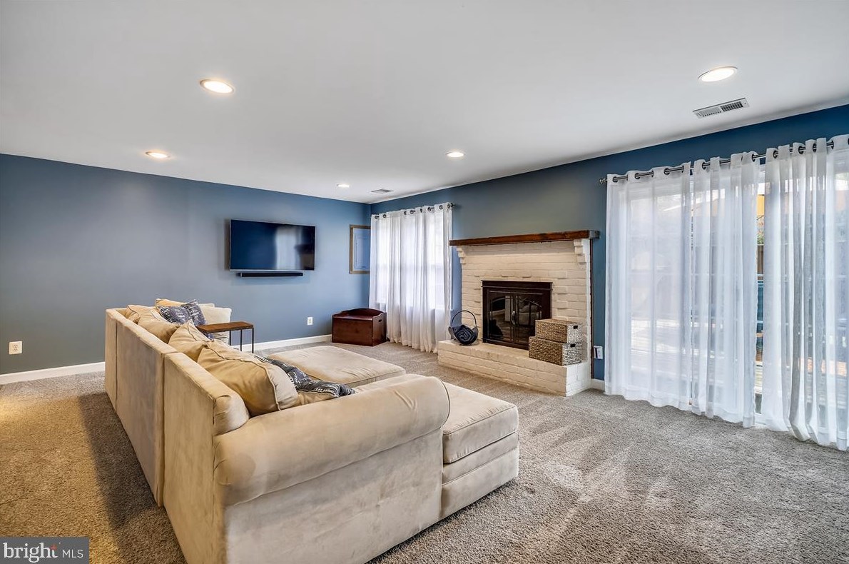 1122 Jeffrey Dr, Crofton MD 21114-1315 exterior