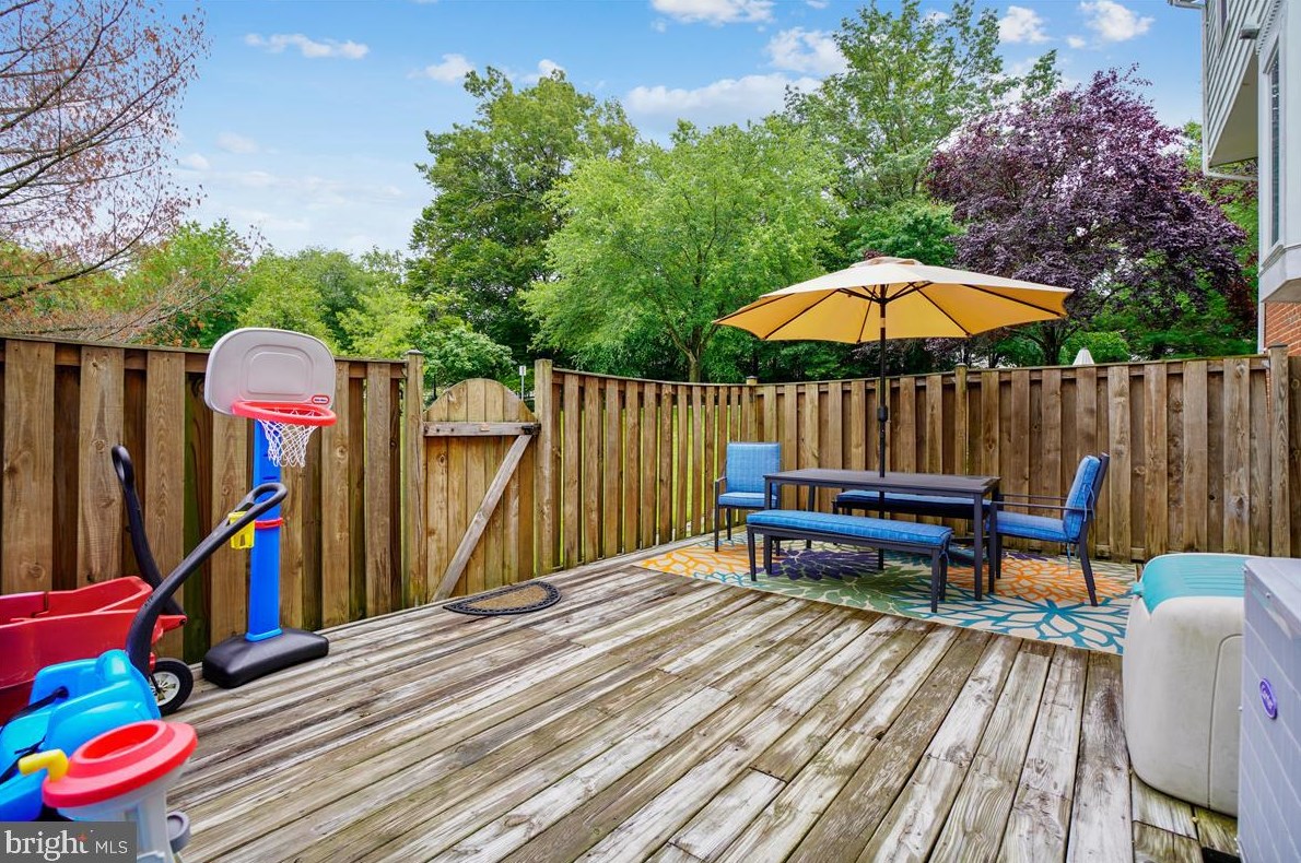 1122 Jeffrey Dr, Crofton MD 21114-1315 exterior