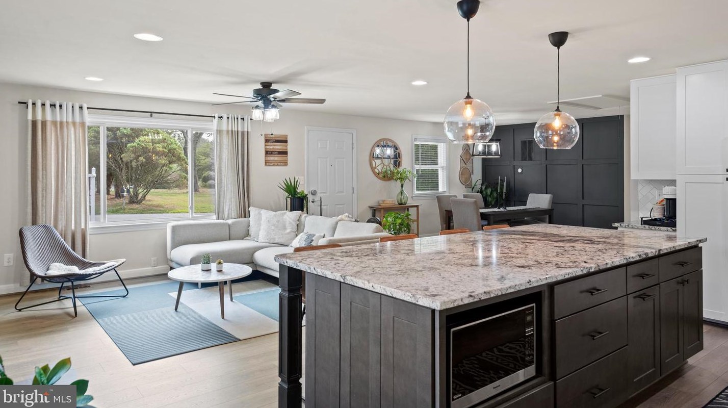 902 Hillcrest Rd, Baltimore MD  21076-1504 exterior