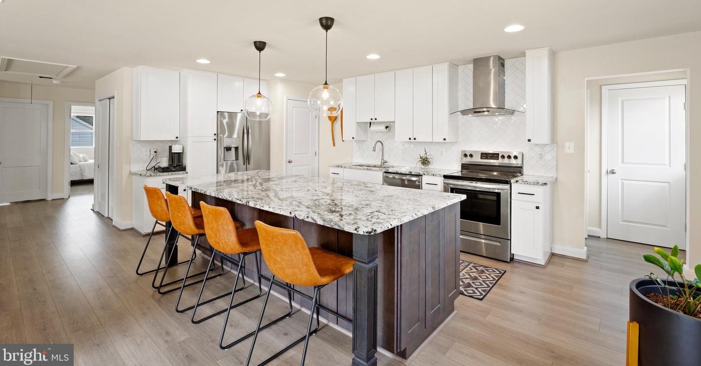 902 Hillcrest Rd, Baltimore MD  21076-1504 exterior