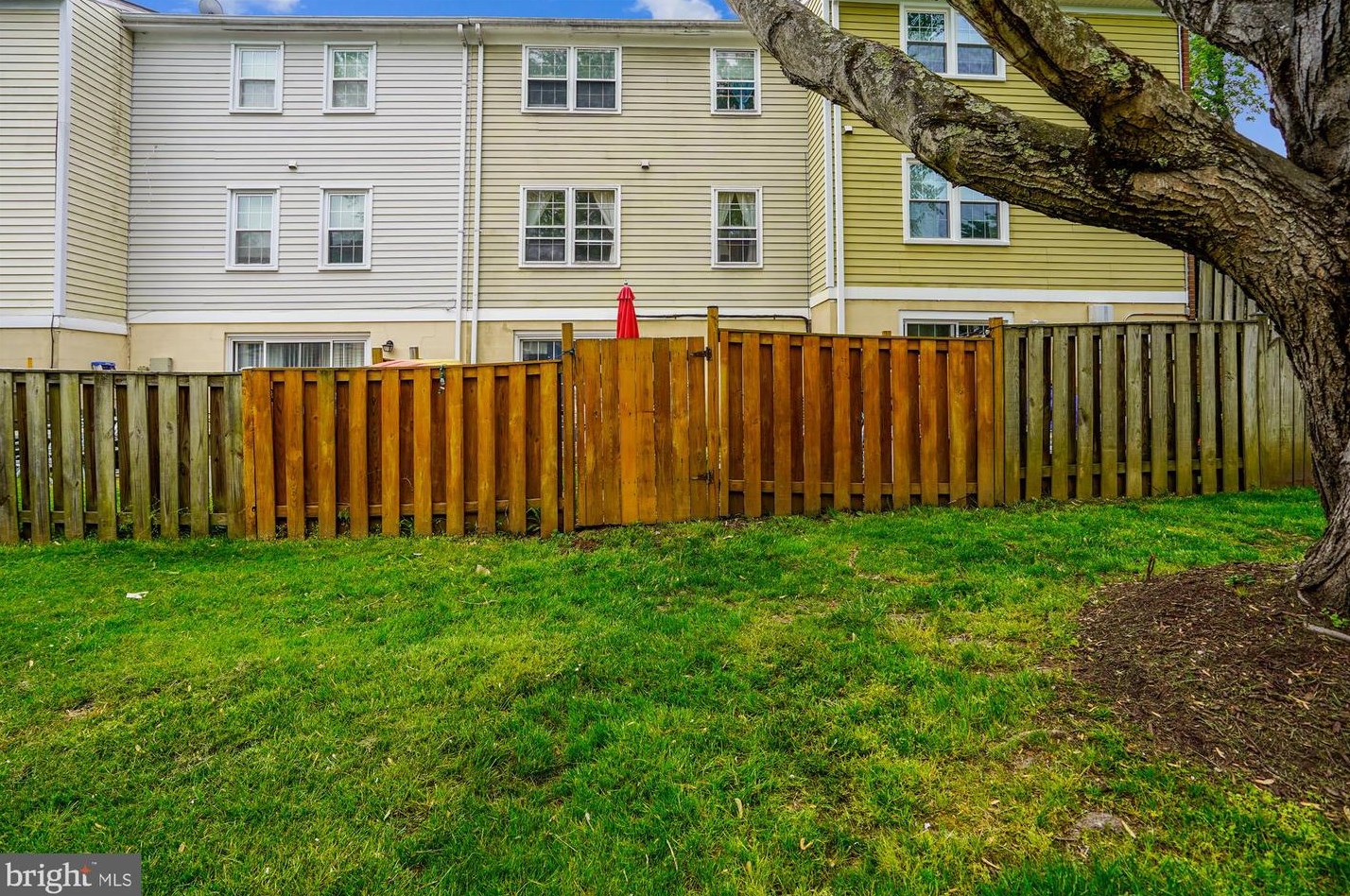 1852 Sharwood Pl, Crofton MD 21114-1949 exterior