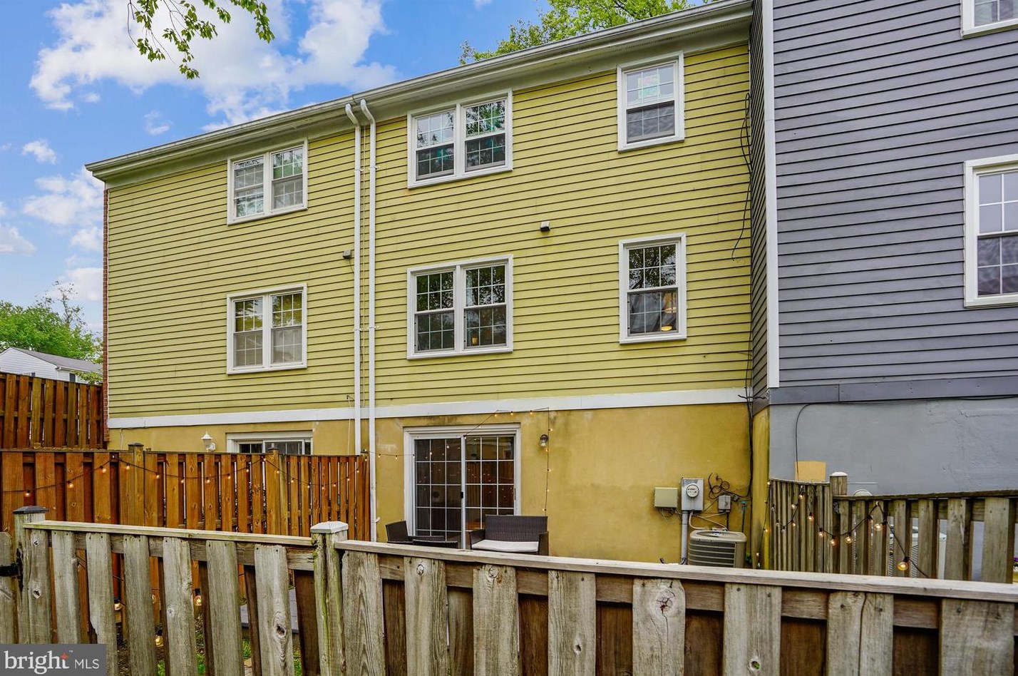 1852 Sharwood Pl, Crofton MD 21114-1949 exterior