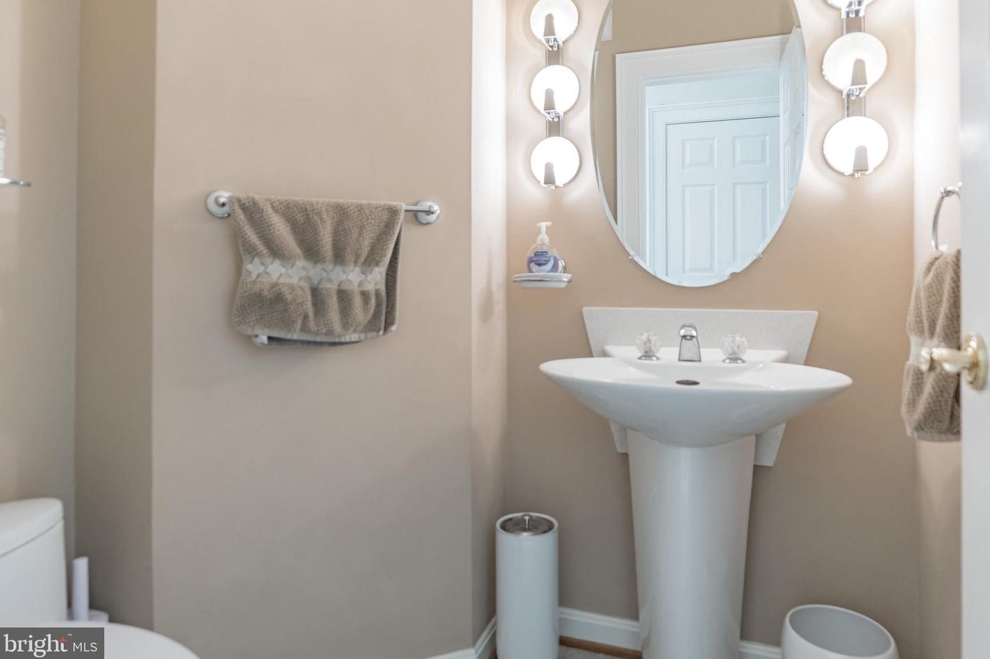 1835 Disney Est Cir, Severn MD 21144-1090 exterior