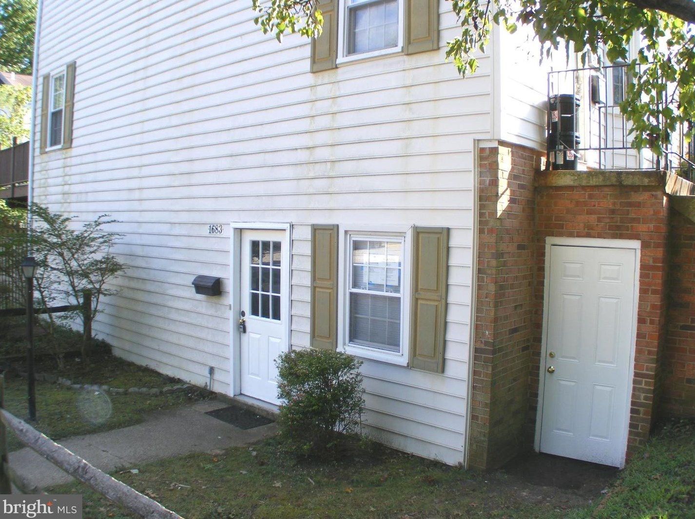 1683 Hart Ct, Crofton MD 21114-1613 exterior