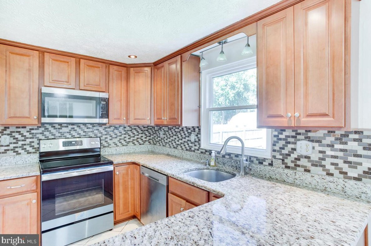 1446 Fairbanks Dr, Baltimore MD  21076-1622 exterior