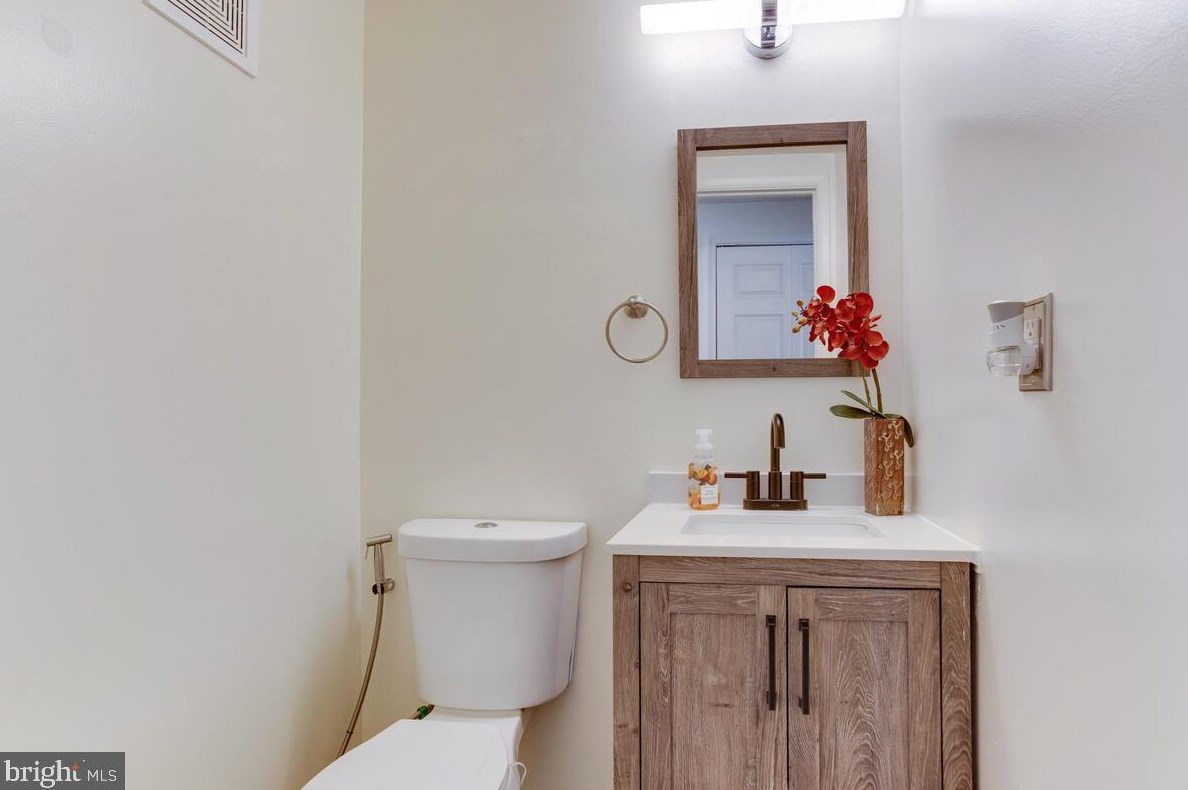 1446 Fairbanks Dr, Baltimore MD  21076-1622 exterior