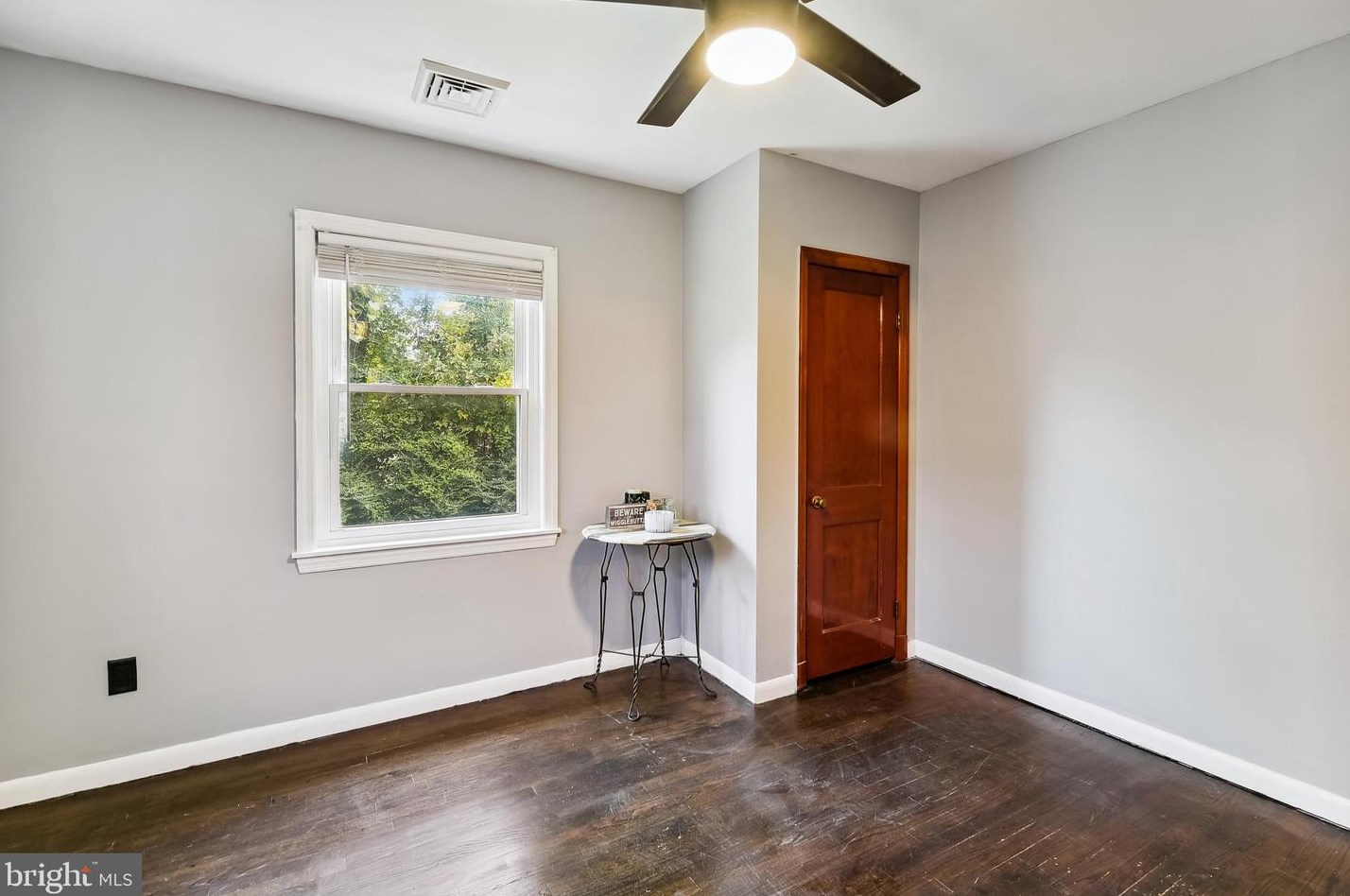 912 Hammonds Ln, Baltimore MD  21225-3337 exterior