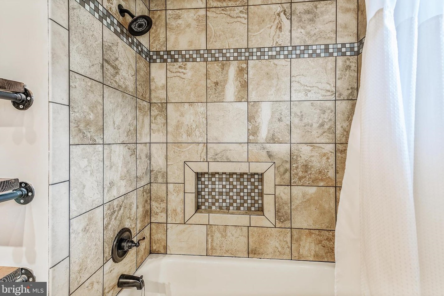 912 Hammonds Ln, Baltimore MD  21225-3337 exterior