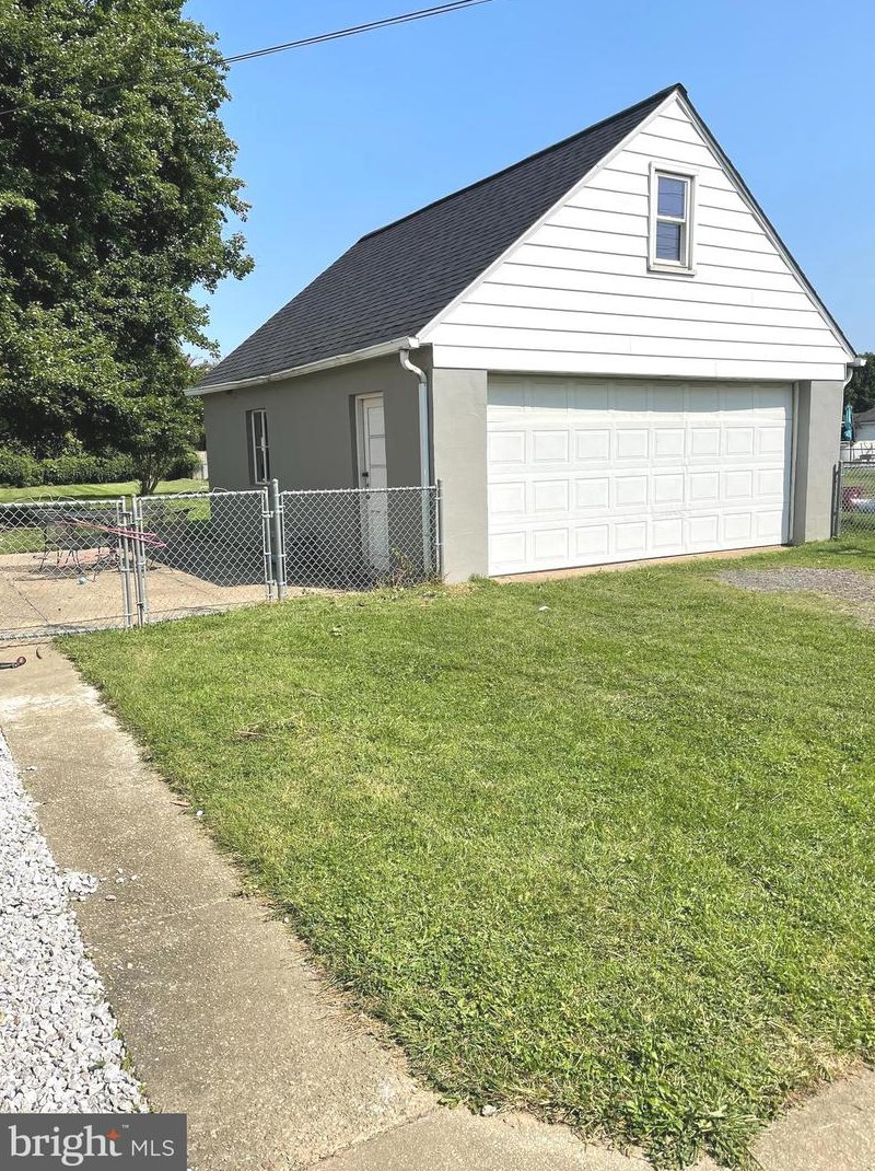 912 Hammonds Ln, Baltimore MD  21225-3337 exterior