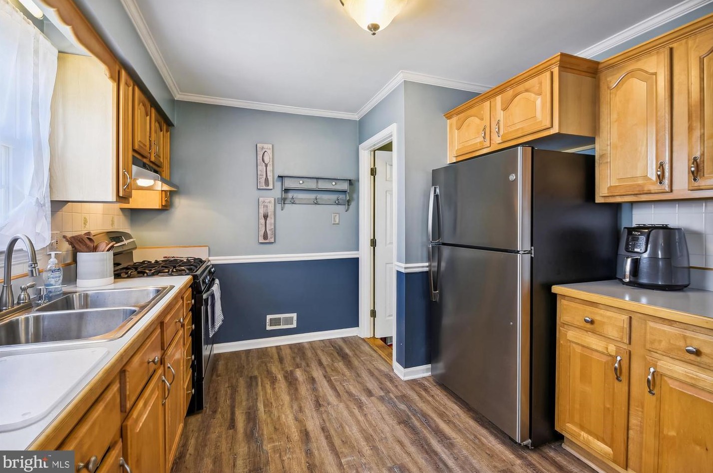 611 Brian St, Baltimore MD 21225-3806 exterior