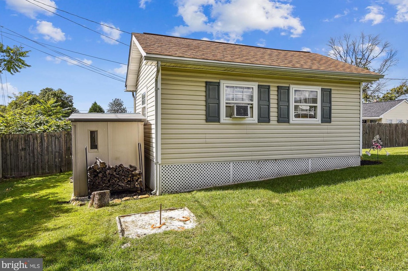 611 Brian St, Baltimore MD 21225-3806 exterior