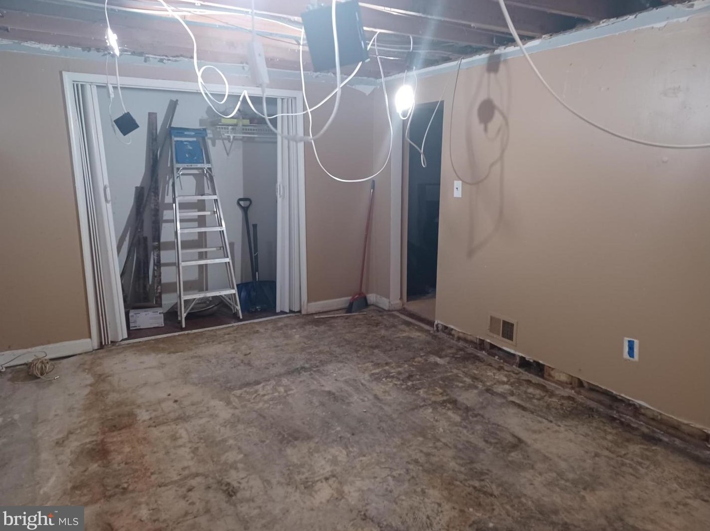 1605 New Windsor Ct, Crofton MD 21114-1713 exterior