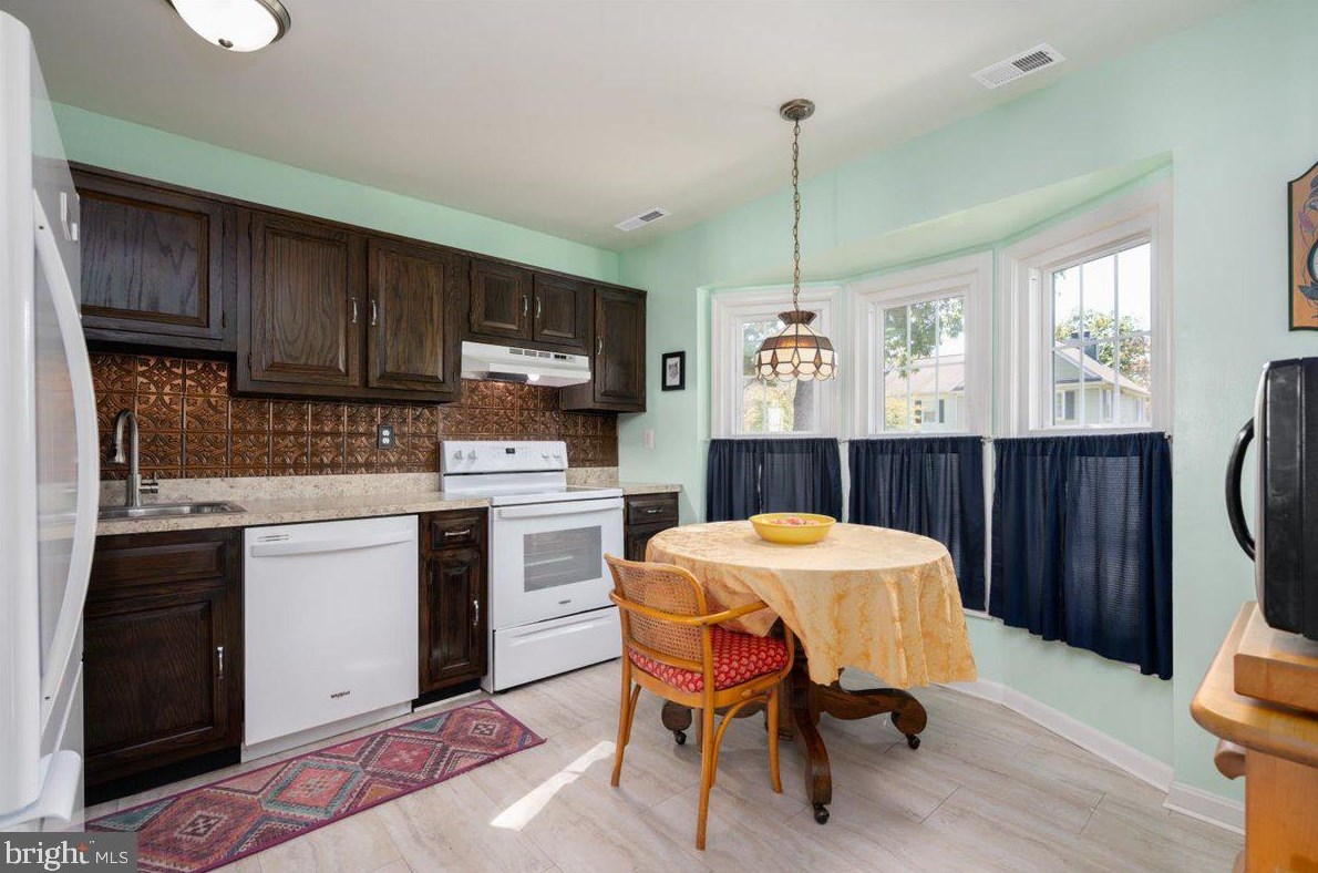 1448 Orleans Ct, Crofton MD 21114-1125 exterior