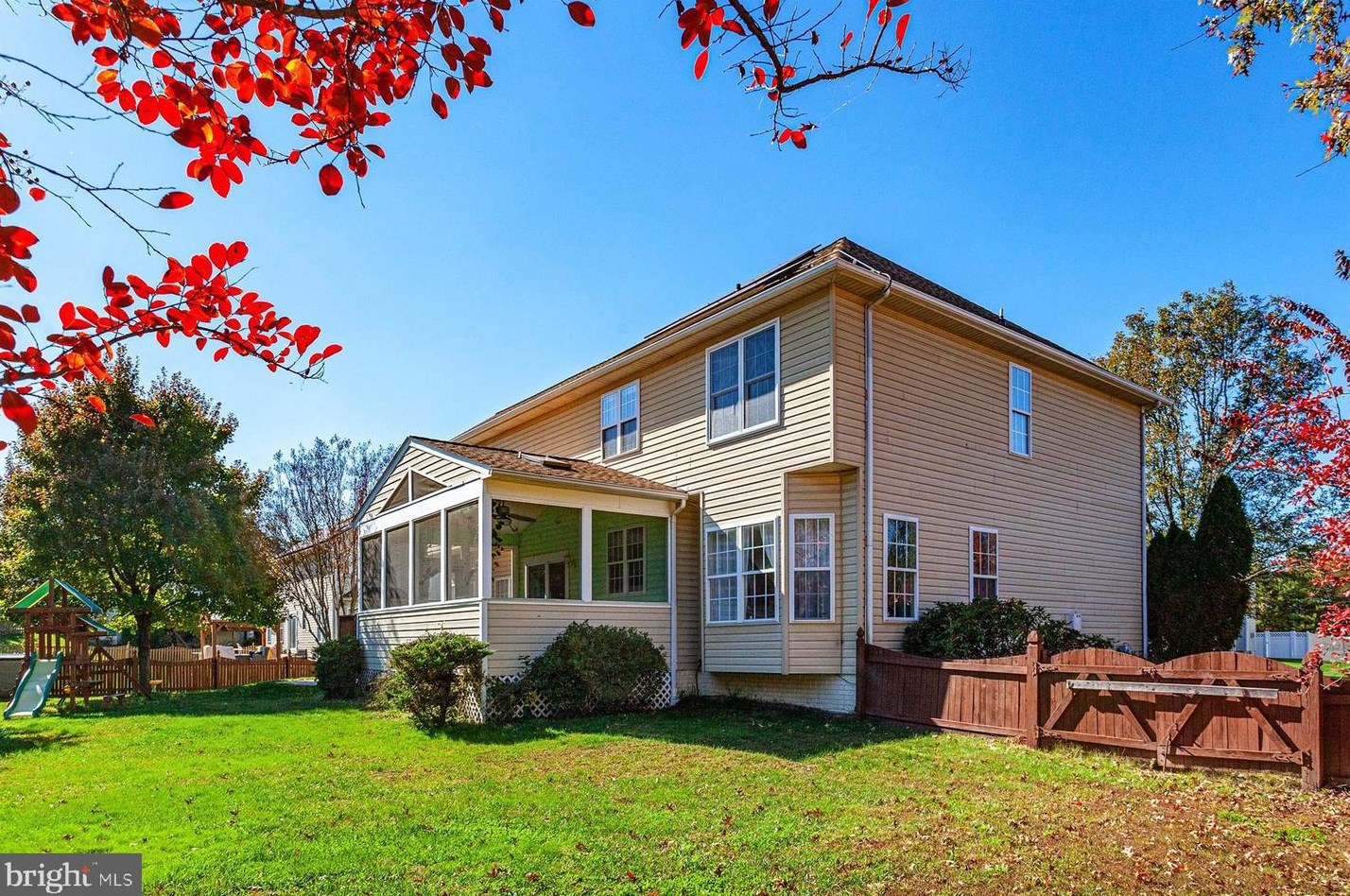 319 Fairfield Dr, Severn MD 21144-3459 exterior