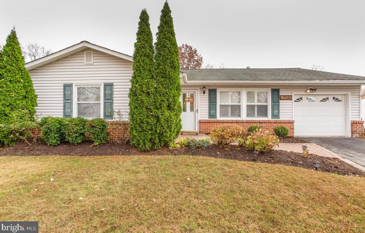 1703 Bellefield Ct, Crofton MD  21114-1904 exterior