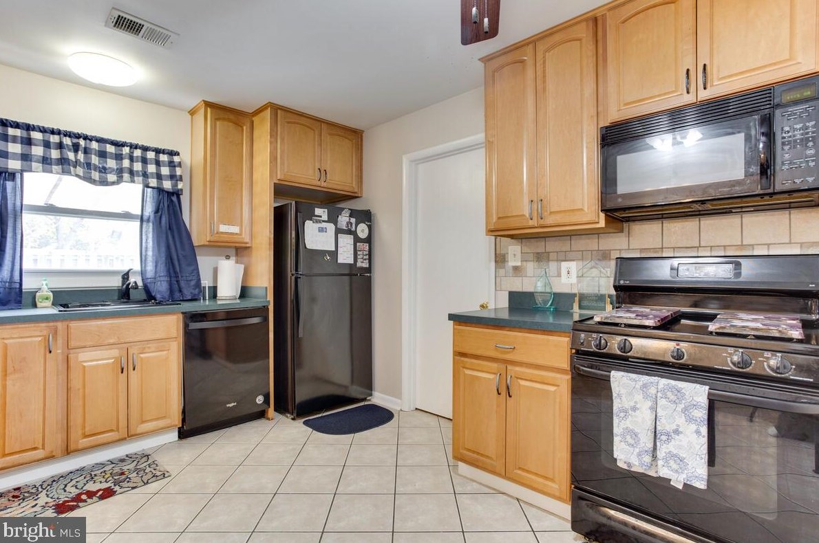 1703 Bellefield Ct, Crofton MD  21114-1904 exterior