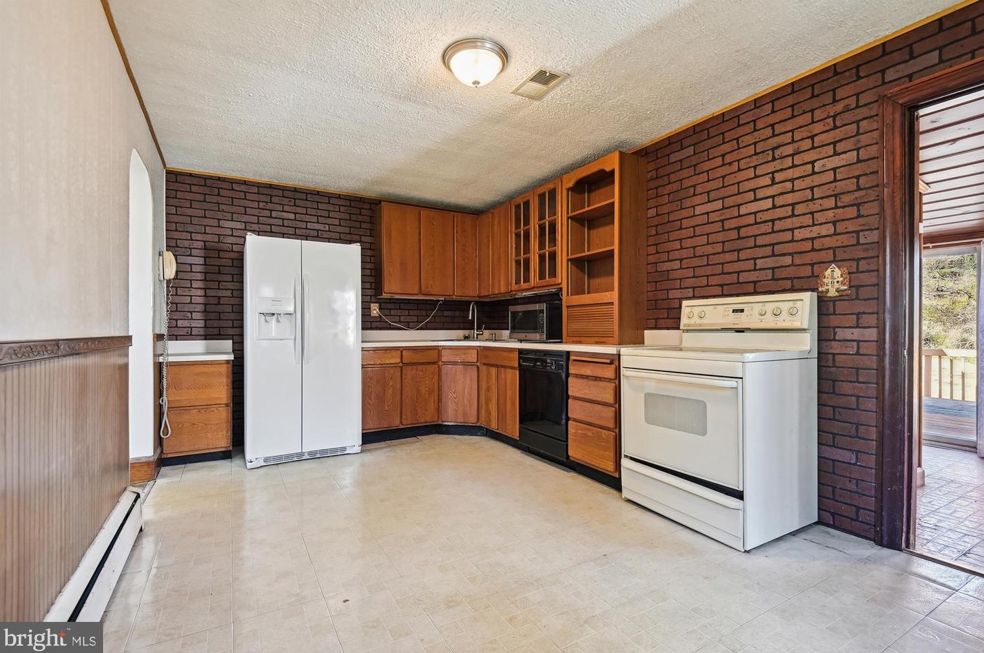 518 Hammonds Ln, Baltimore MD  21225-3644 exterior