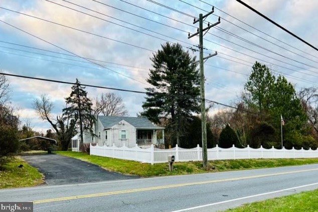 518 Hammonds Ln, Baltimore MD  21225-3644 exterior