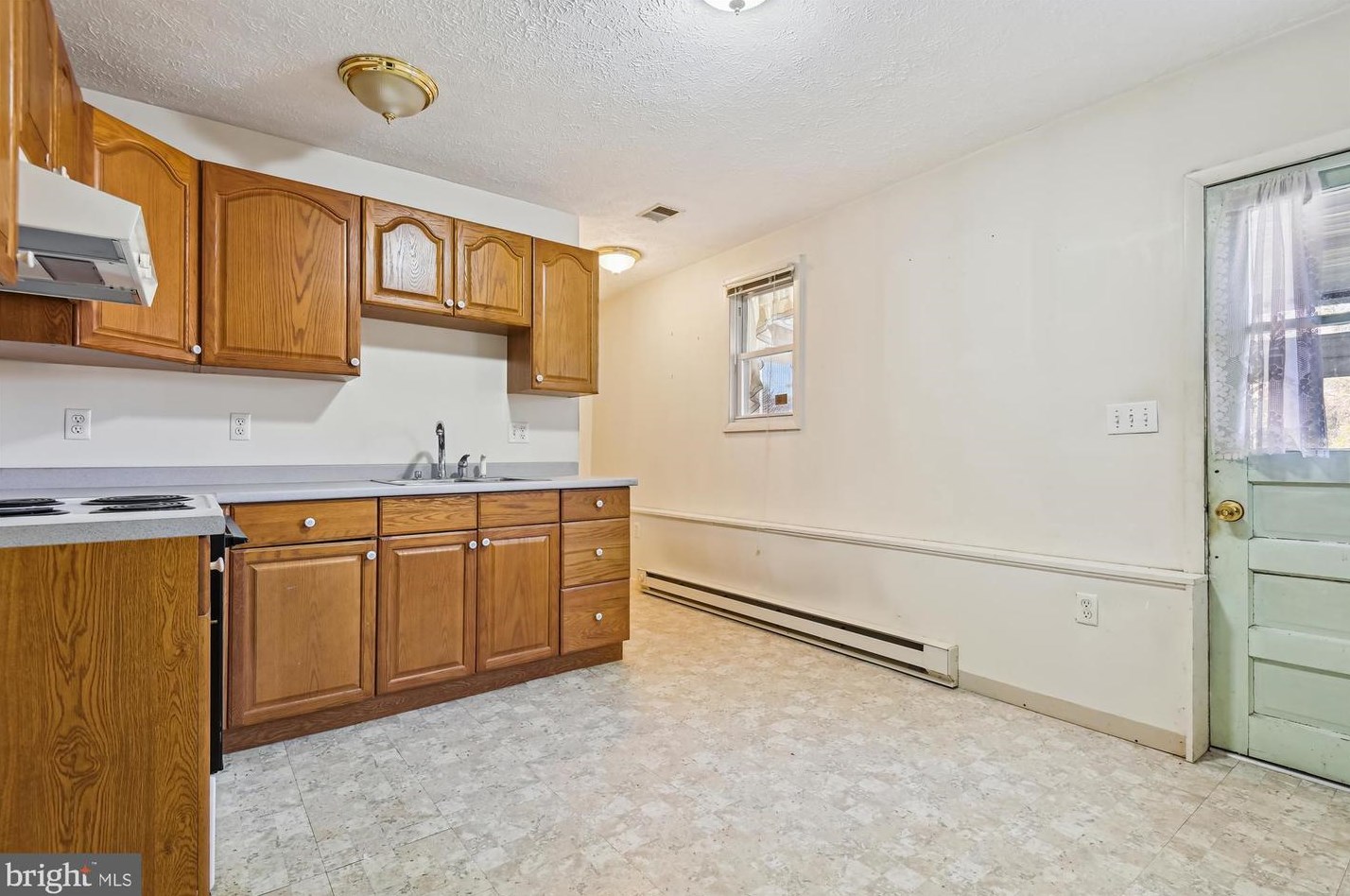 518 Hammonds Ln, Baltimore MD  21225-3644 exterior