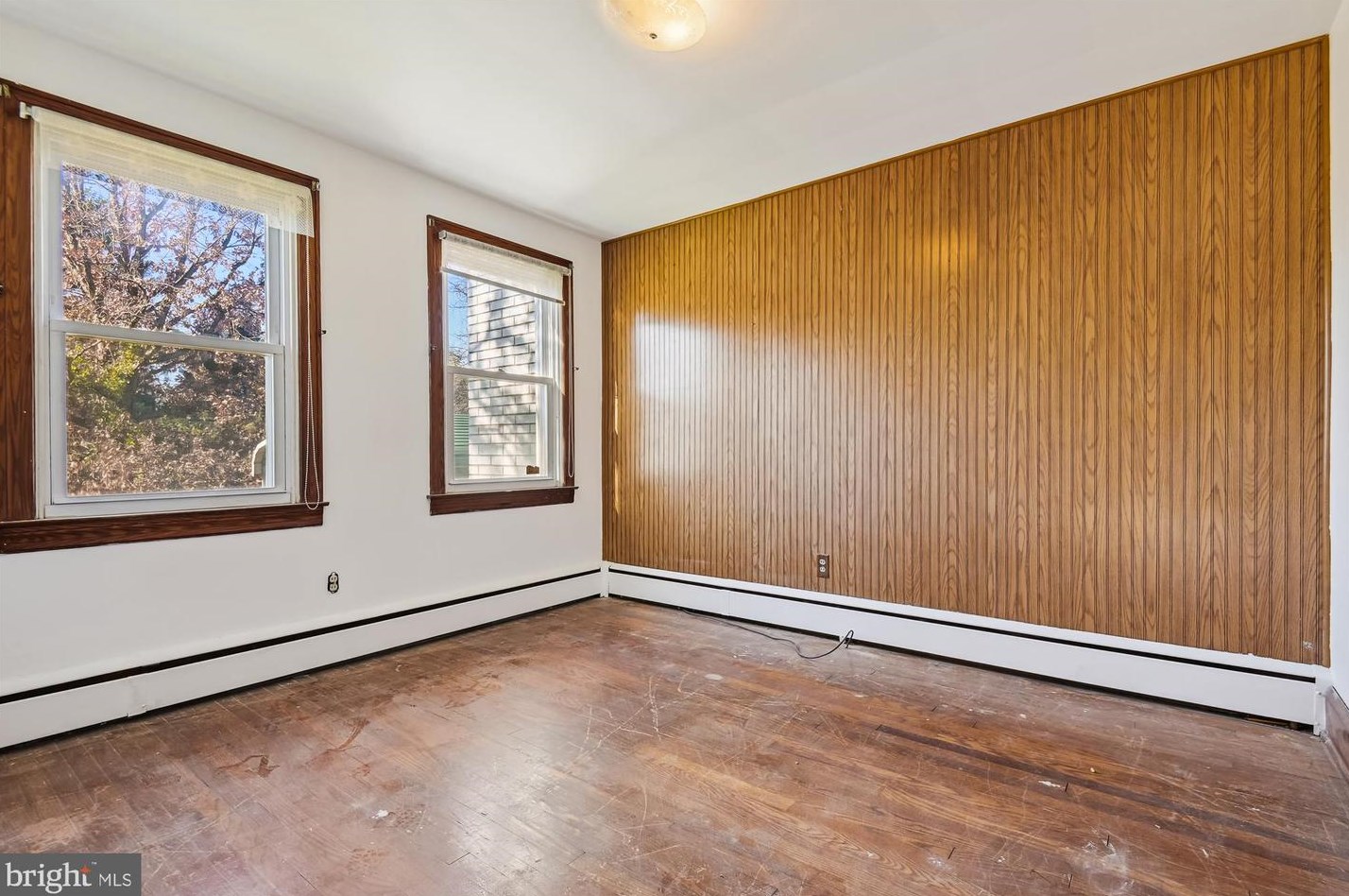 518 Hammonds Ln, Baltimore MD  21225-3644 exterior