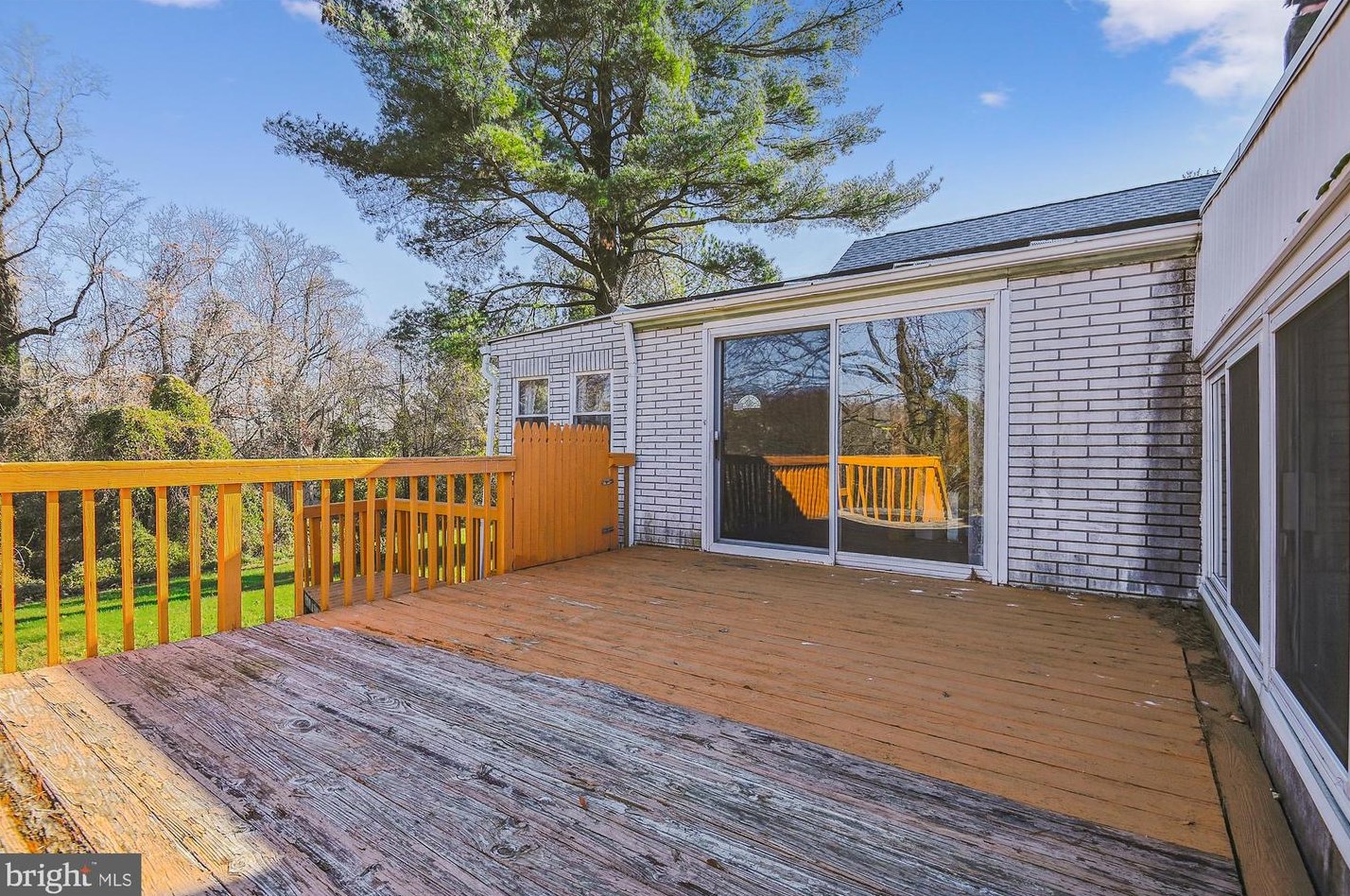 518 Hammonds Ln, Baltimore MD  21225-3644 exterior