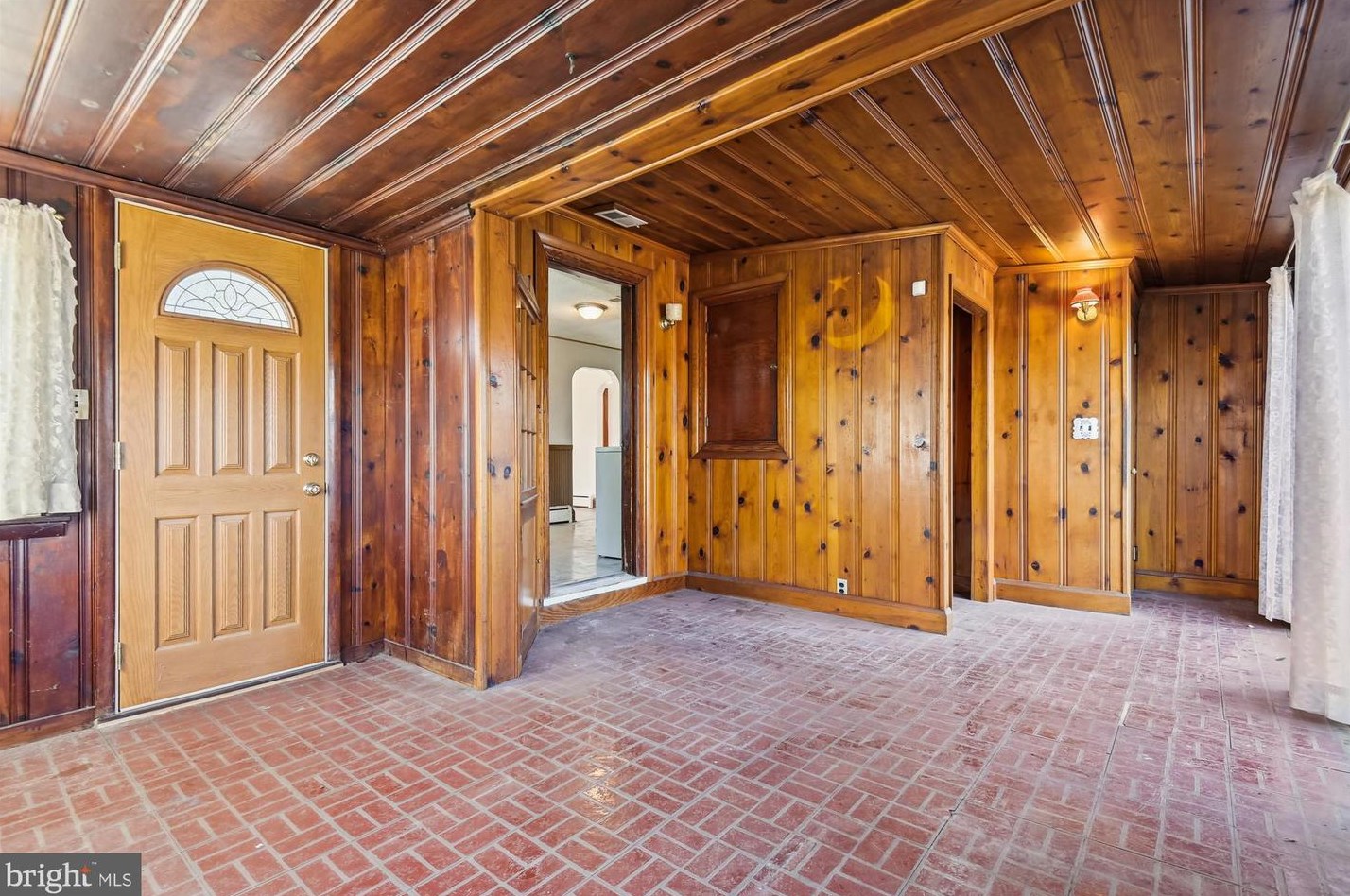 518 Hammonds Ln, Baltimore MD  21225-3644 exterior