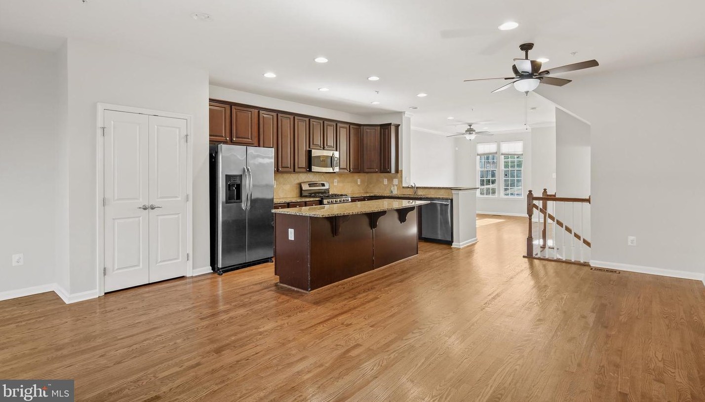 7230 Dorchester Woods Ln, Baltimore MD  21076-2038 exterior