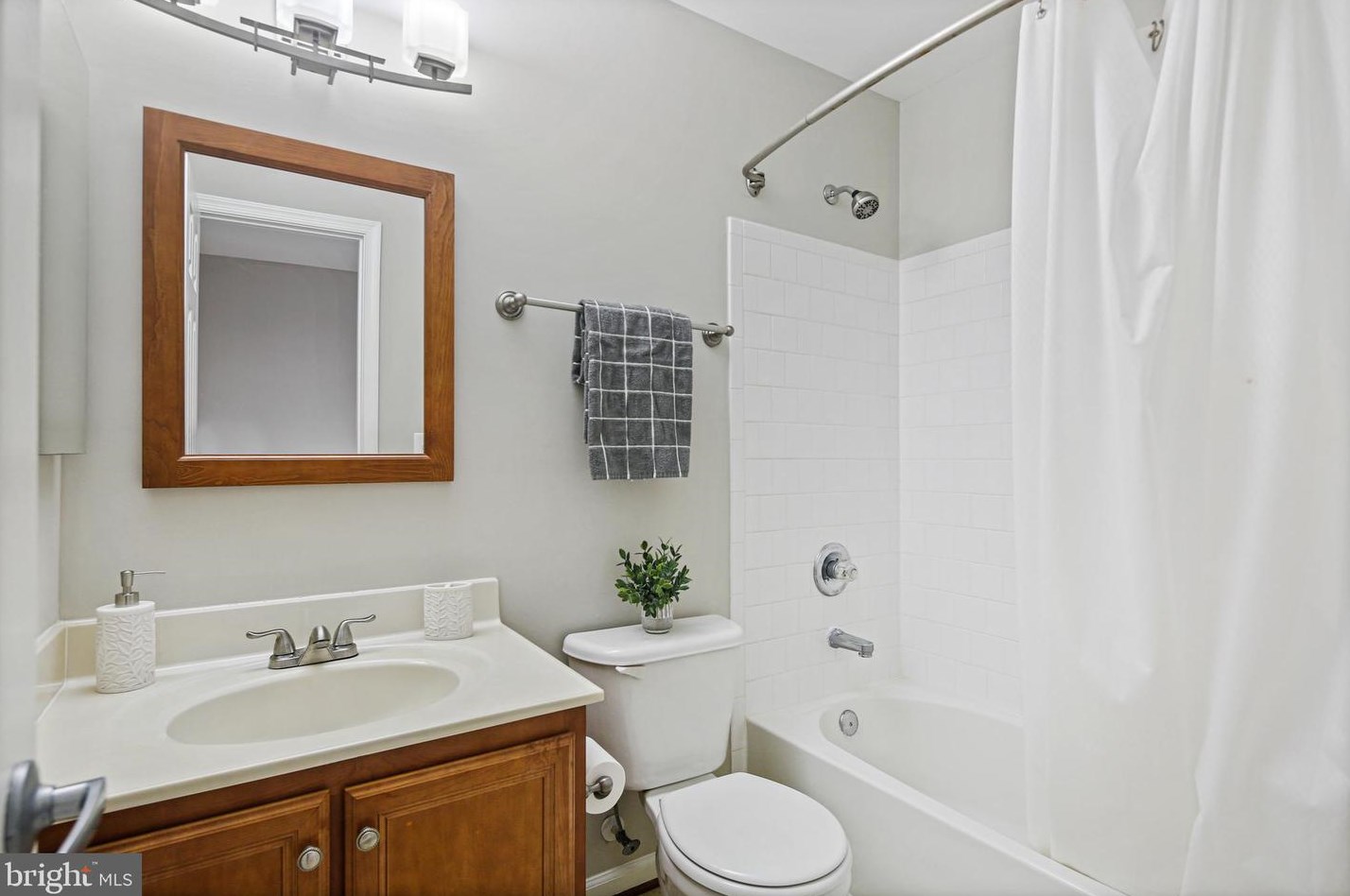 2431 Lizbec Ct, Crofton MD  21114-3247 exterior