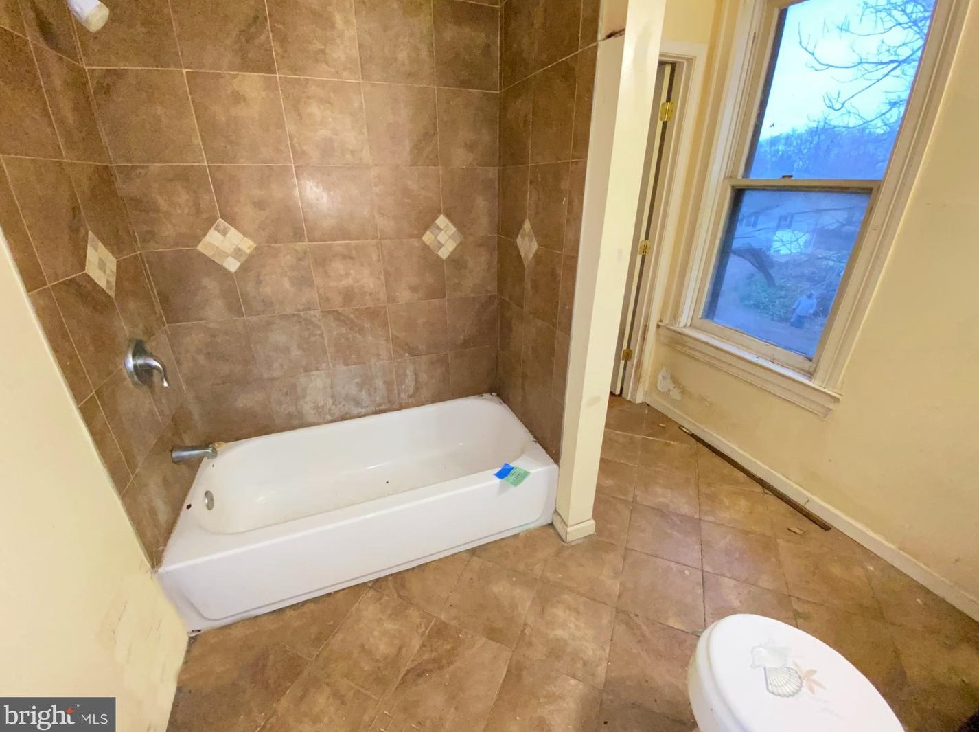 4607 Ritchie Hwy, Baltimore MD  21225-2752 exterior