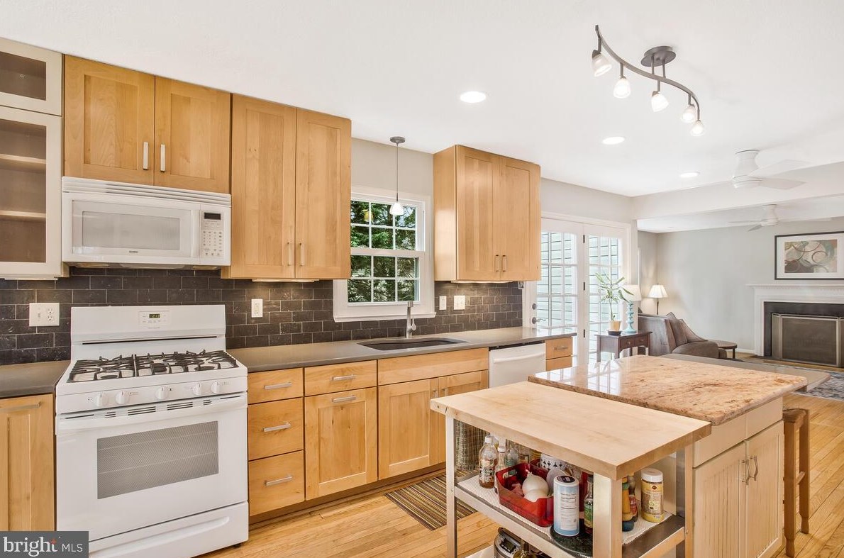 2806 Chapman Ct, Crofton MD  21114-3151 exterior