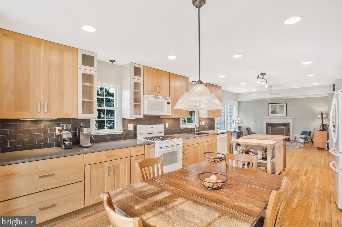 2806 Chapman Ct, Crofton MD  21114-3151 exterior