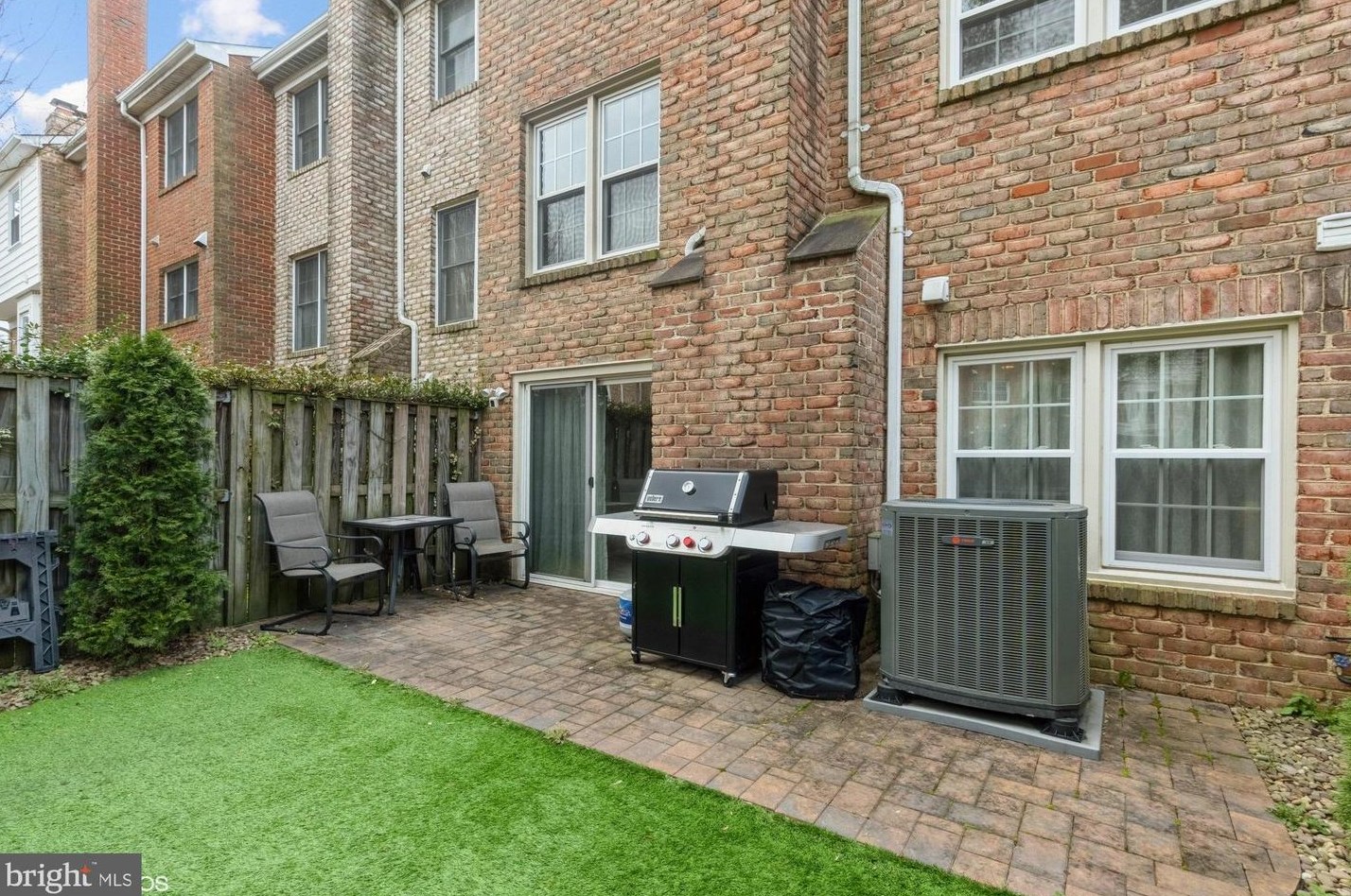 1156 Jeffrey Dr, Crofton MD 21114-1315 exterior